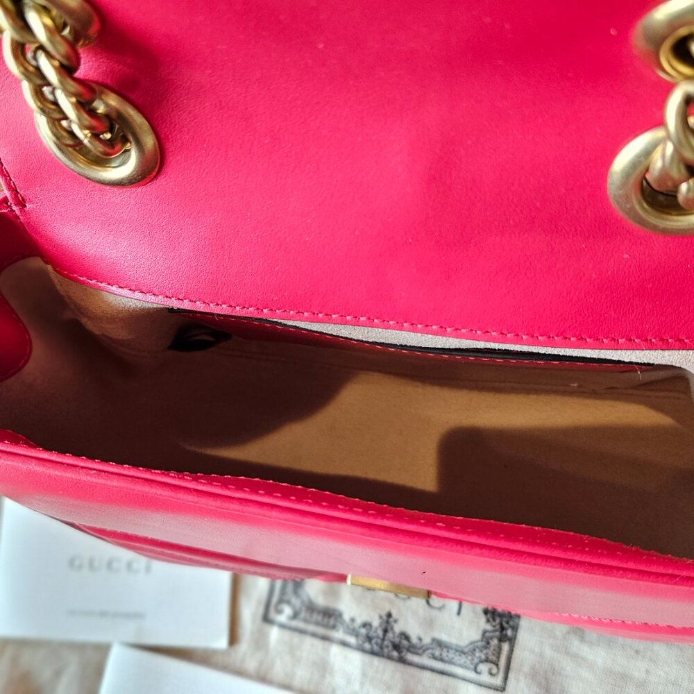 Gucci GG Marmont Mini Red Matelassé Leather Shoulder Bag with Chain Strap New - Picture 10 of 16